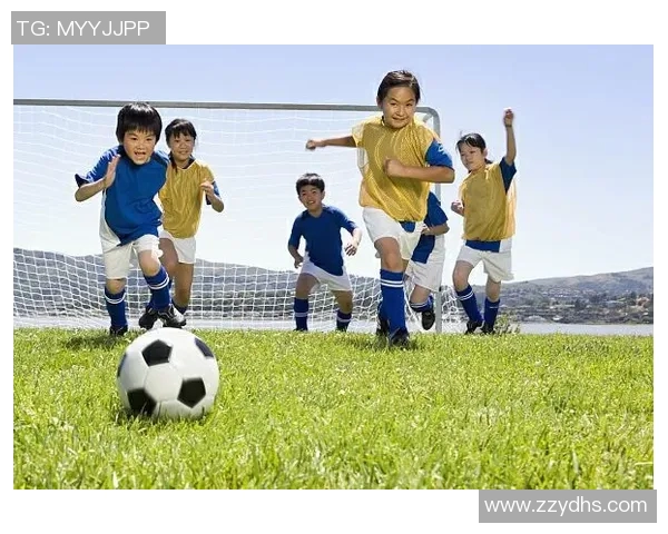 幼儿园足球明星手工创意活动让孩子们在玩乐中提升动手能力与团队合作精神